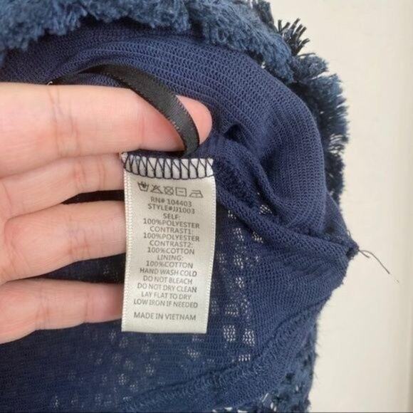 J by J.O.A. Navy Blue Crochet Raw Hem Lace Tank Large - Picture 4 of 9